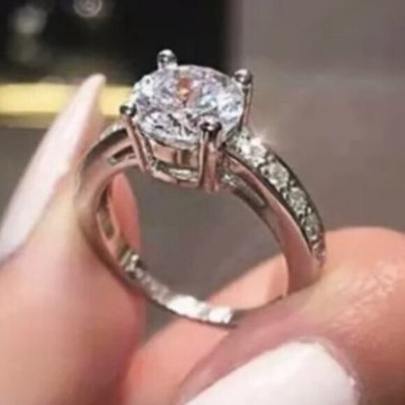 Stunning Silver & Genuine Cubic Zirconia Ring - Picture 1 of 2